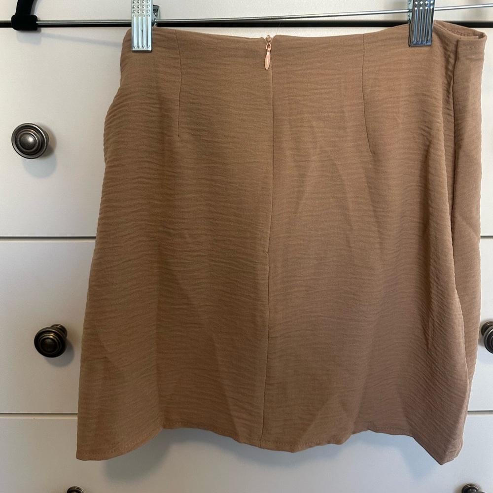 Elegant Tan Skirt - Picture 2 of 2